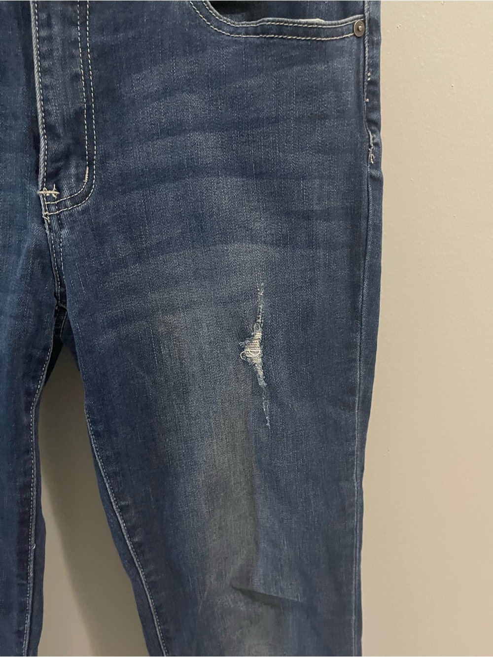 KanCan Dark Wash‎ Distressed Cropped Ankle Jeans11/29 - Picture 2 of 4